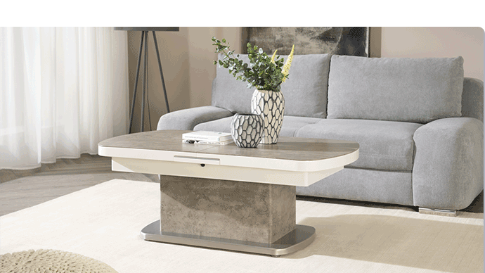 Wohnzimmer mit grau/weißen höhenverstellbaren Couchtisch