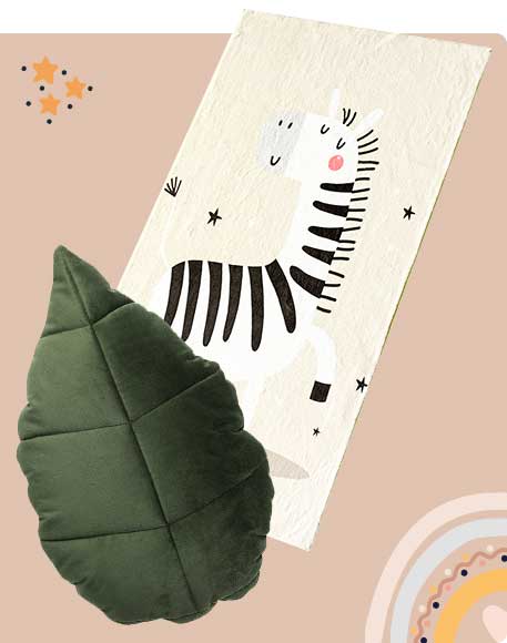 Collage Formkissen Blattoptik und Kinderteppich mit Zebramotiv