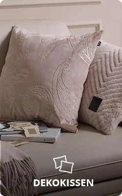 Kissen. Cremefarbige Kissen mit Paisley-oder Zick-Zack-Muster,