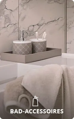 Bad-Accessoires. Bad-Accessoires in Hellgrau mit Cornflower-Muster, beige-braune Handtücher