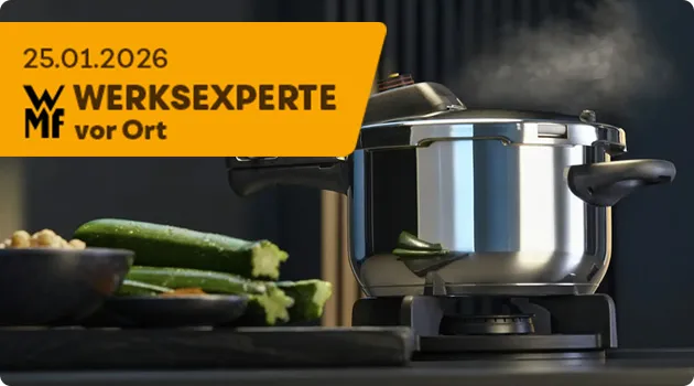 Schnellkochtopf auf Herd, Teller mit Zucchini und Pilzen