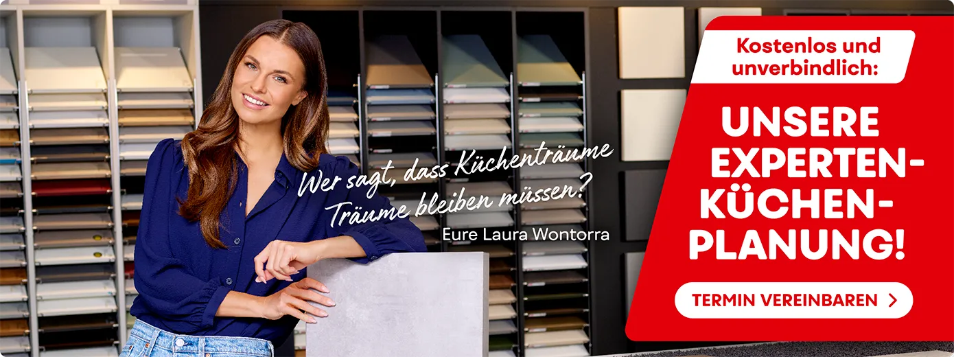 Laura Wontorra vor einer Musterwand mit verschiedenen Frontenmustern. Text: Wer sagt, dass Küchenträume Träume bleiben müssen? Eure Laura Wontorra. Text: Kostenlos und unverbindlich: Unsere Experten-Küchen-Planung! Termin vereinbaren.