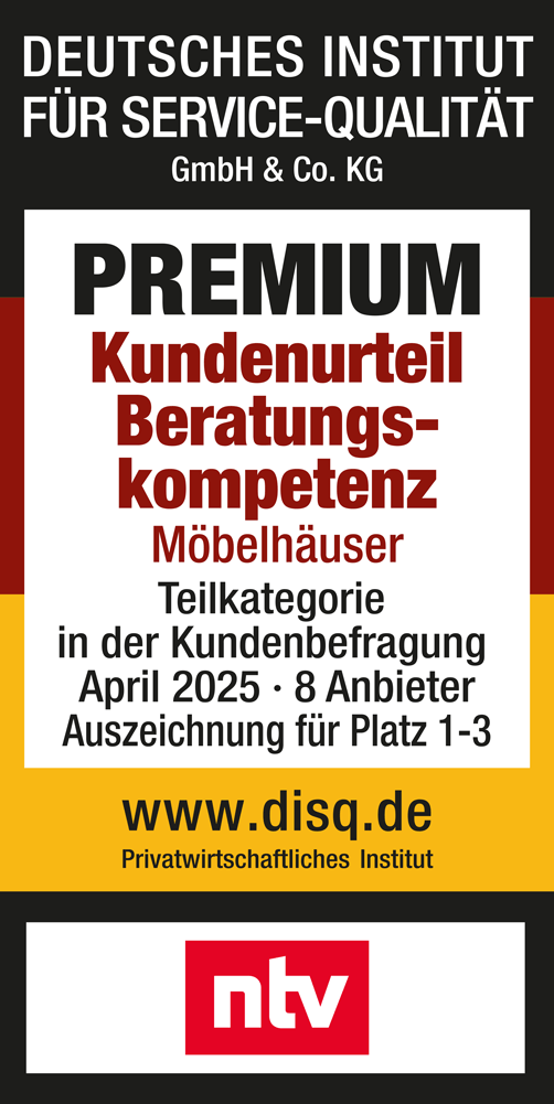 Mehr Infos unter moebel-kraft.de/auszeichnungen - Deutsches Institut für Service-Qualität GmbH & Co. KG – PREMIUM Kundenurteil Beratungskompetenz Möbelhäuser – Teilkategorie in der Kundenbefragung April 2025 ∙ 8 Anbieter ∙ Auszeichnung für Platz 1-3 – www.disq.de – Privatwirtschaftliches Institut – ntv