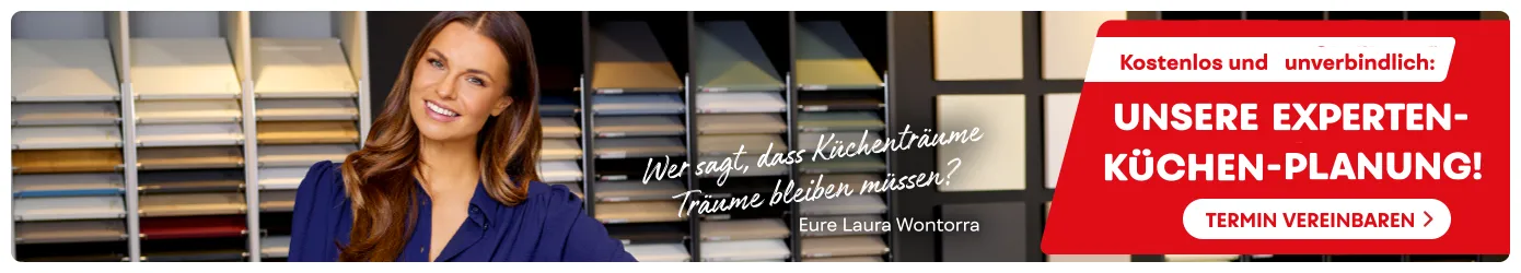 Laura Wontorra lehnt sich auf Küchenarbeitsplatte und hält eine Tasse in der Hand. Text: Küchenplanung mit unseren Experten. Unverbindlich. Kostenlos. Ohne Wartezeit. Jetzt Küchenberatertermin vereinbaren.