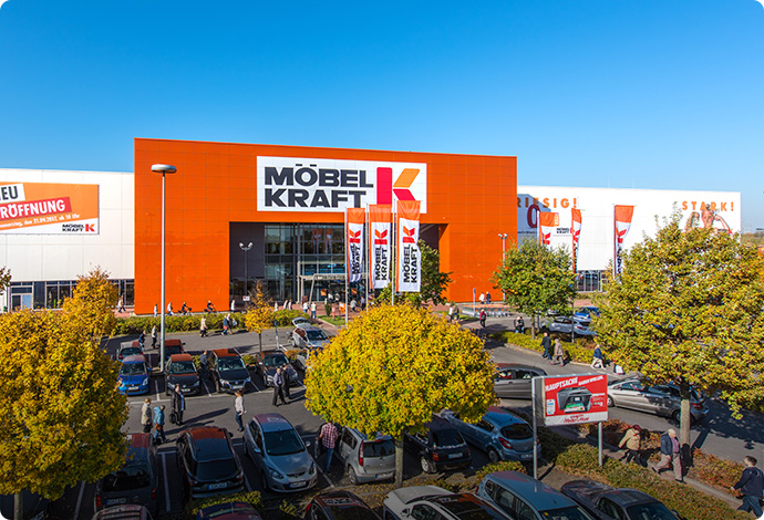 Außenaufnahme vom Möbel Kraft Einrichtungshaus in Berlin (Marzahn)