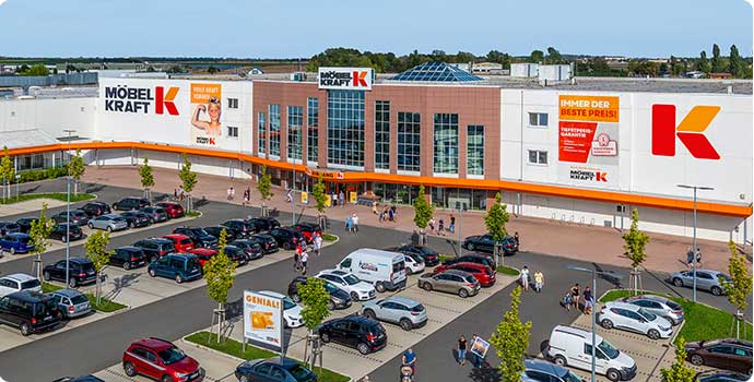 Außenaufnahme vom Einrichtungshaus Möbel Kraft in Peißen bei Halle