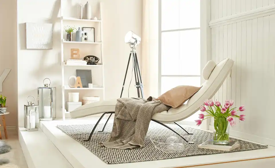 Leiterregal, in Wohnsituation