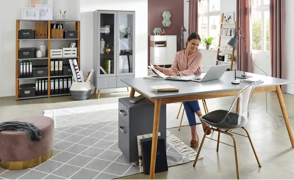 Leiterregal, in Wohnsituation