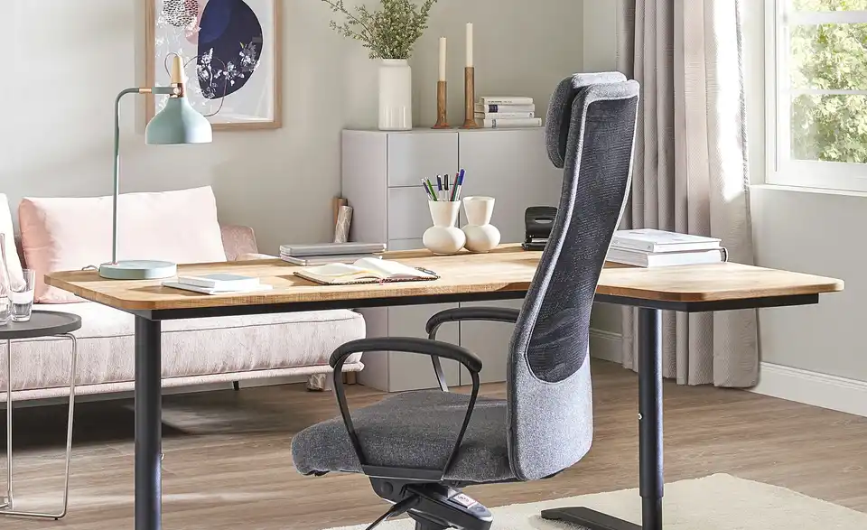 Eckschreibtisch, in Wohnsituation