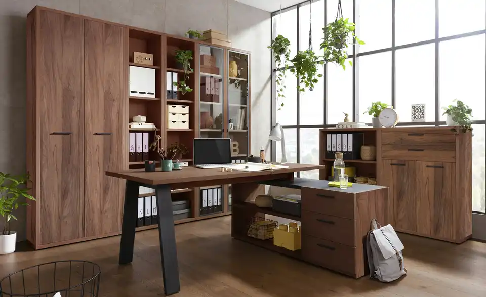 Eckschreibtisch mit Sideboard, in Wohnsituation