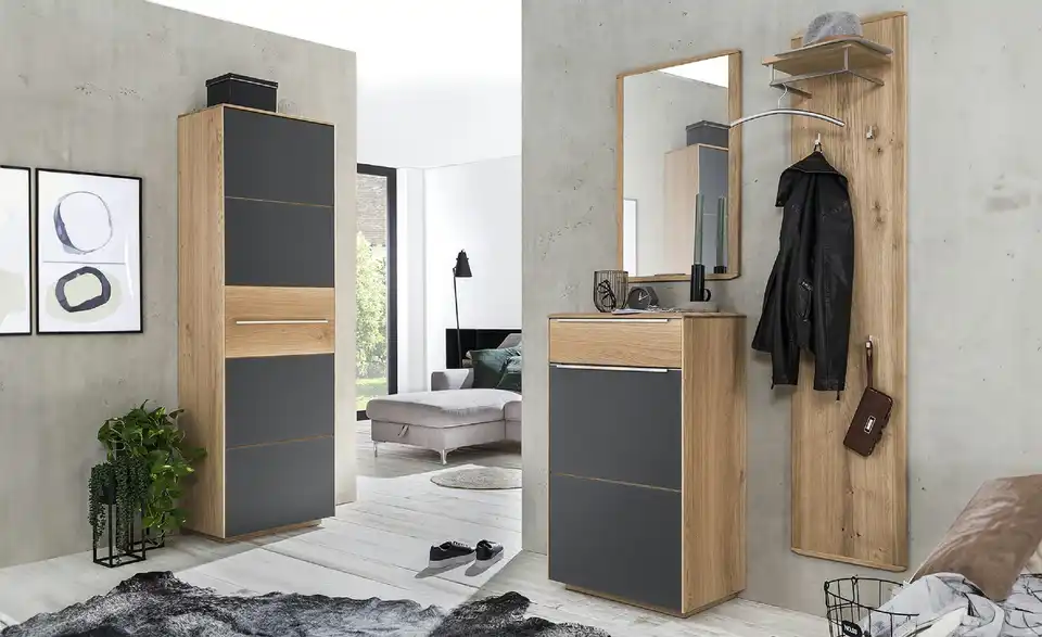 Garderobenschrank, in Wohnsituation