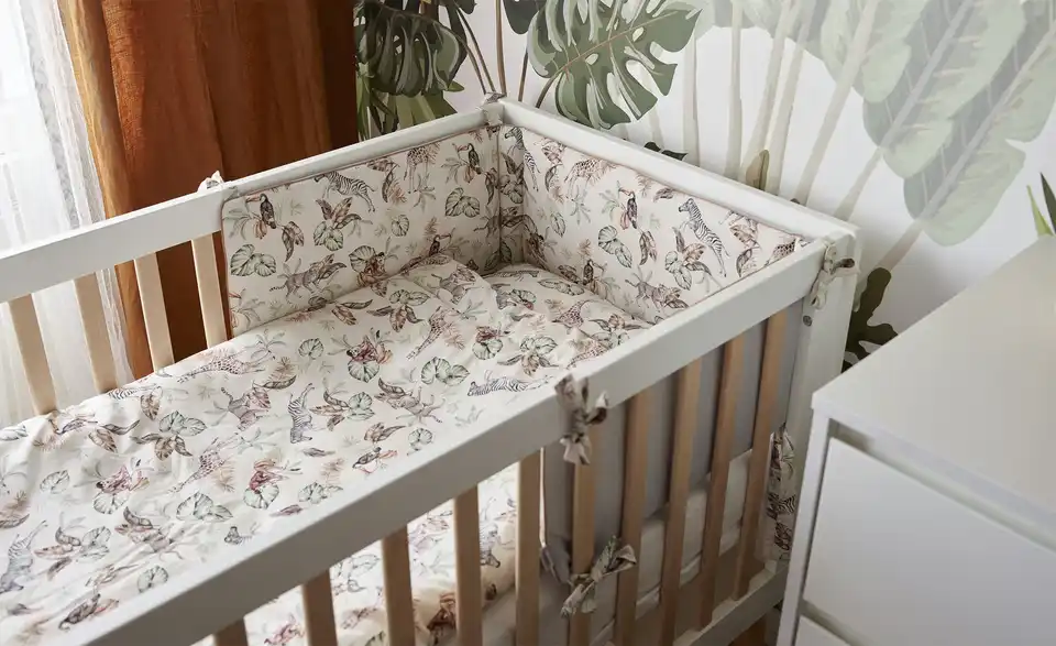 pinio Kinderbett Swing, in Wohnsituation