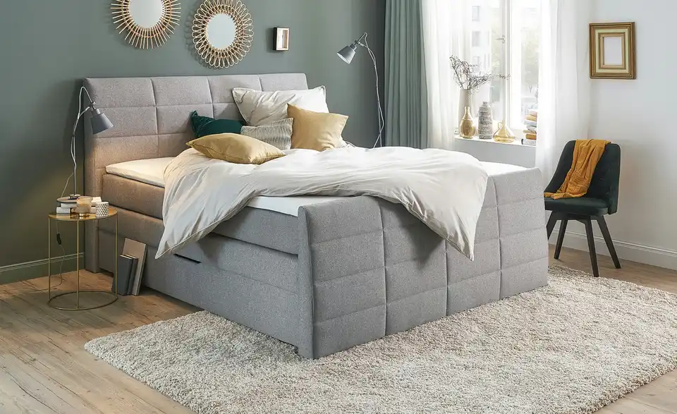 Boxspringbett mit Bettkasten und Topper, in Wohnsituation