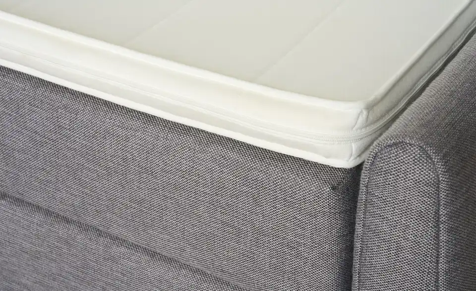 Boxspringbett mit Bettkasten und Topper, Detailansicht