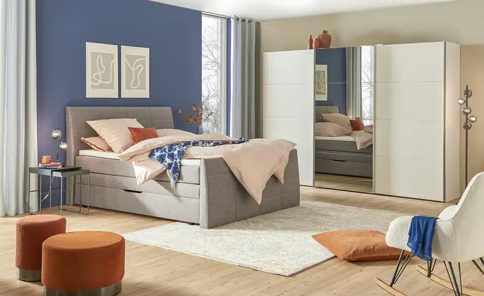 Boxspringbett mit Bettkasten und Topper, in Wohnsituation