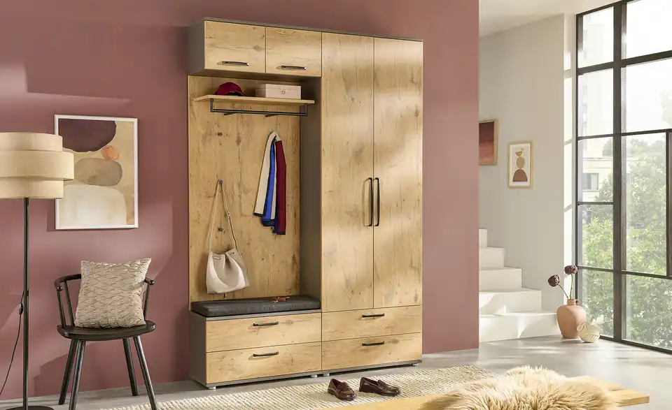 Garderobenschrank, in Wohnsituation