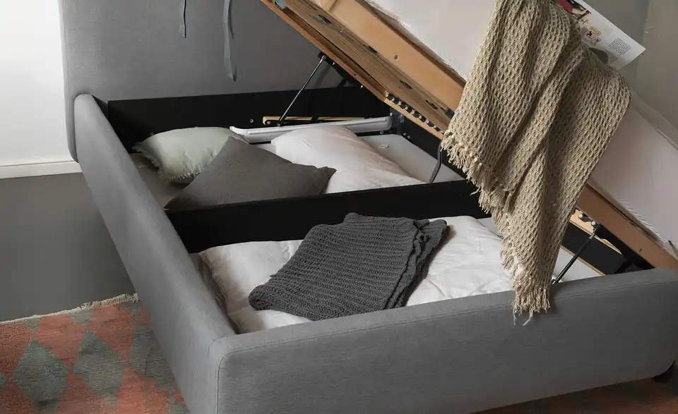 Polsterbett mit Bettkasten, in Wohnsituation