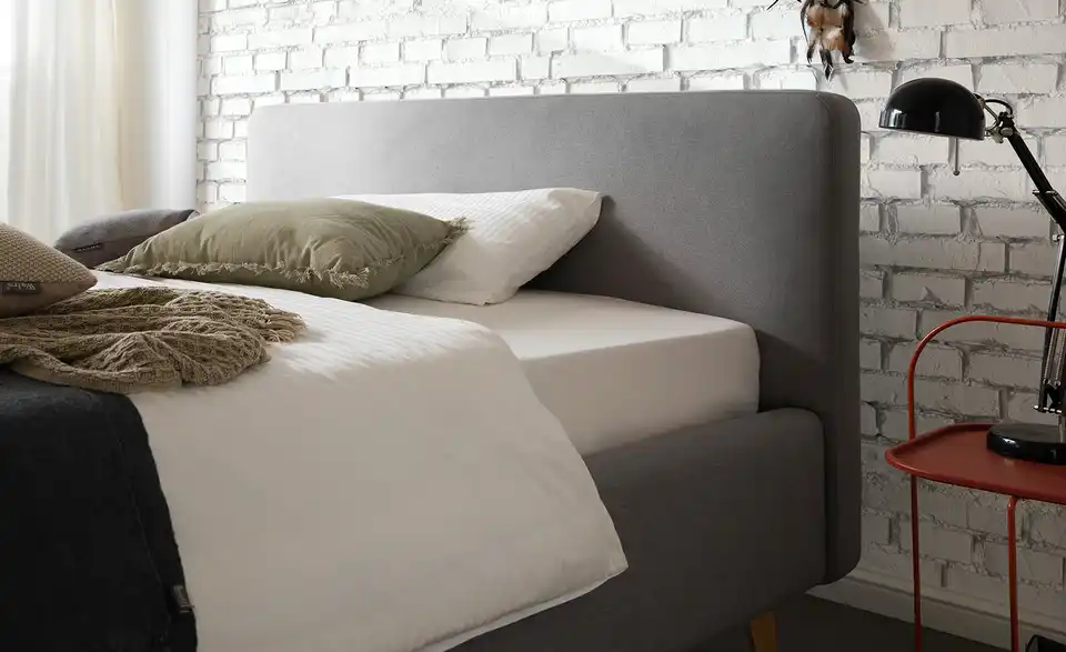 Polsterbett mit Bettkasten, in Wohnsituation