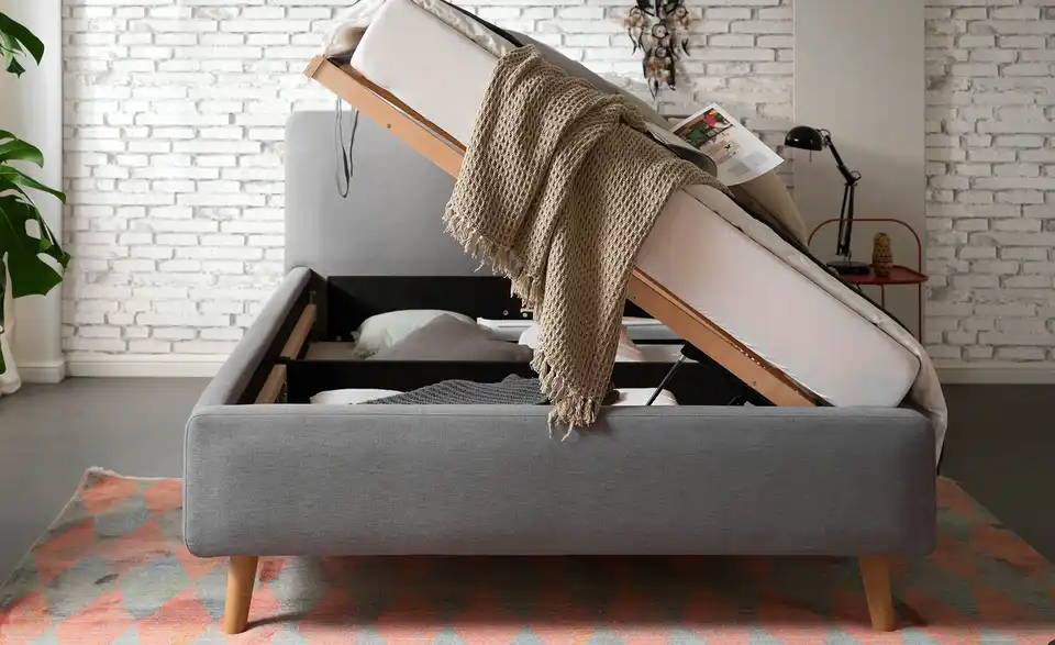 Polsterbett mit Bettkasten, in Wohnsituation