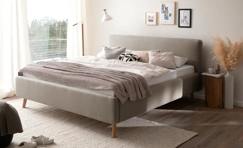 Polsterbett mit Bettkasten, in Wohnsituation