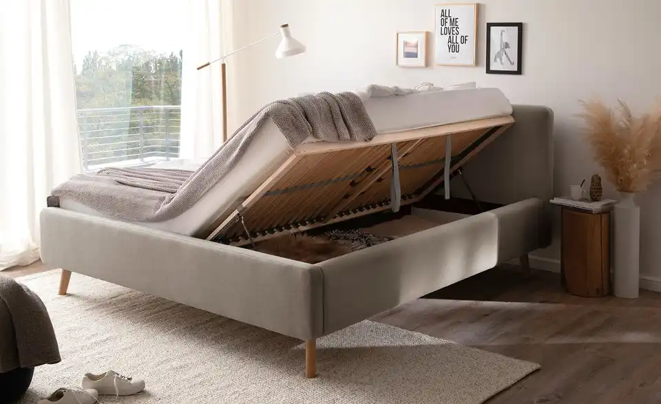 Polsterbett mit Bettkasten, in Wohnsituation