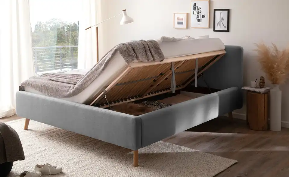 Polsterbett mit Bettkasten, in Wohnsituation