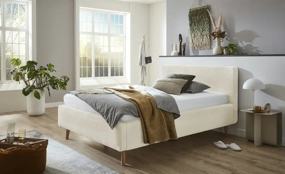 Polsterbett mit Bettkasten, in Wohnsituation