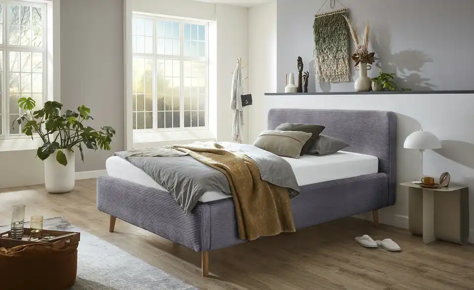 Polsterbett mit Bettkasten, in Wohnsituation