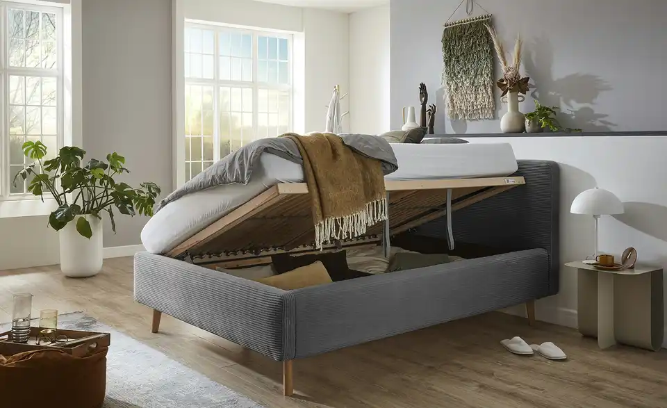 Polsterbett mit Bettkasten, in Wohnsituation