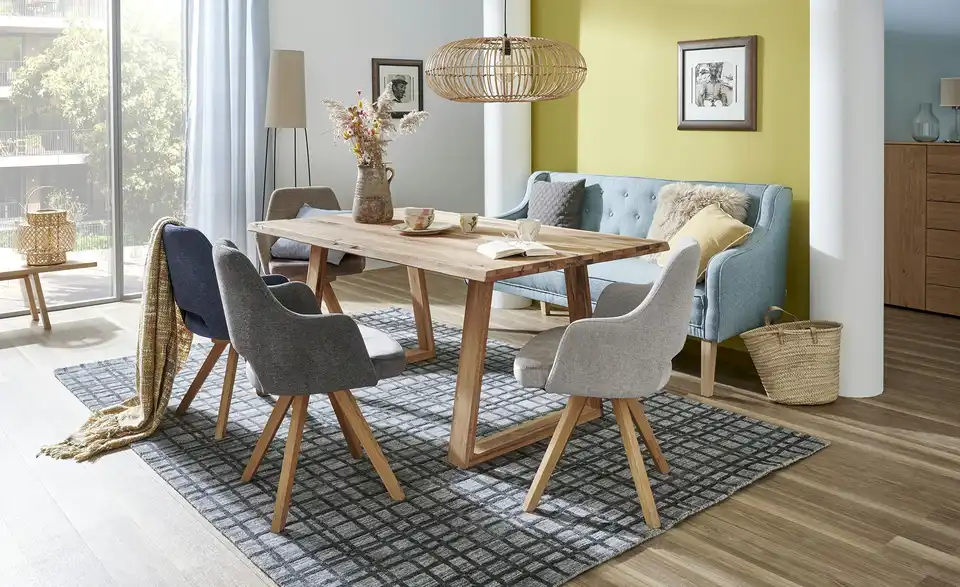 Woodford Armlehnstuhl Moreda mit Massivholzgestell, in Wohnsituation