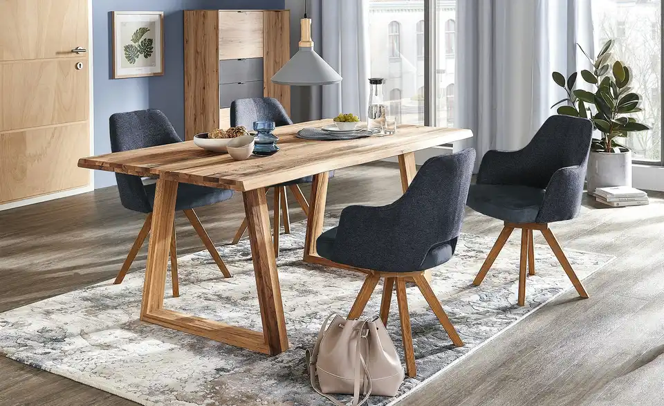 Woodford Armlehnstuhl Moreda mit Massivholzgestell, in Wohnsituation