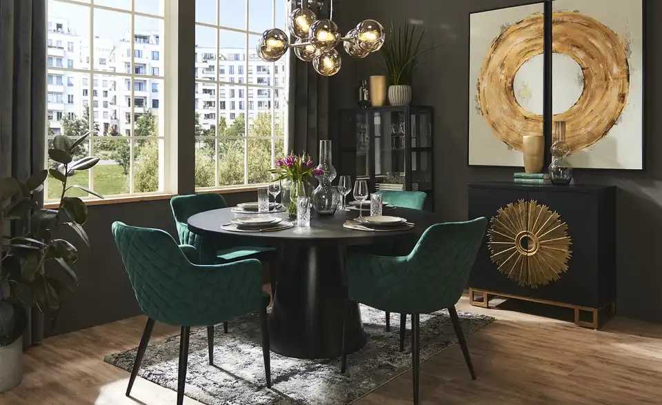 Esstisch mit Glastischplatte, in Wohnsituation