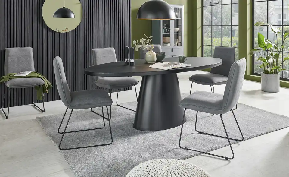 Esstisch mit Glastischplatte, in Wohnsituation