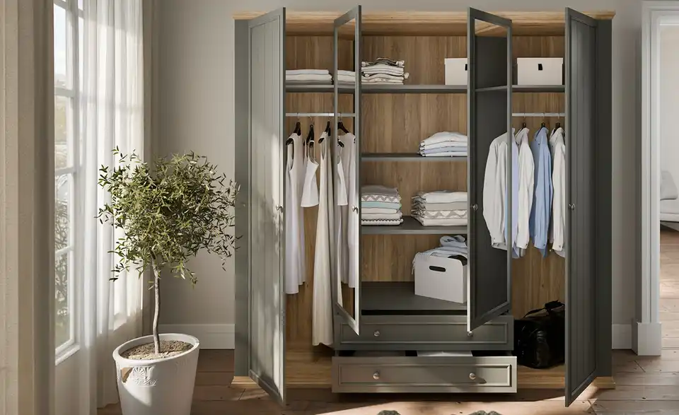 Drehtürenschrank, in Wohnsituation