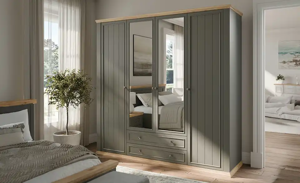 Drehtürenschrank, in Wohnsituation
