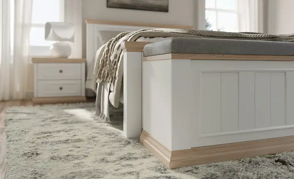 Bettbank mit Stauraum, in Wohnsituation