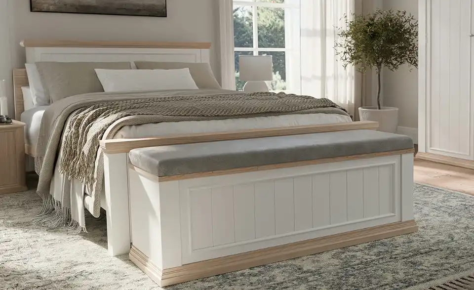 Bettbank mit Stauraum, in Wohnsituation