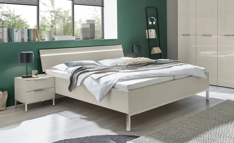 Nachtkommode mit 2 Schüben, in Wohnsituation