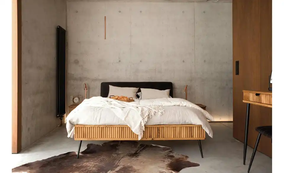 Massivholzbett, in Wohnsituation