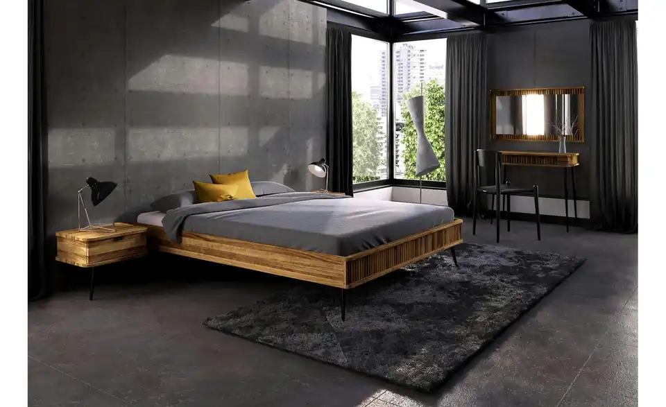 Massivholzbett ohne Kopfteil, in Wohnsituation