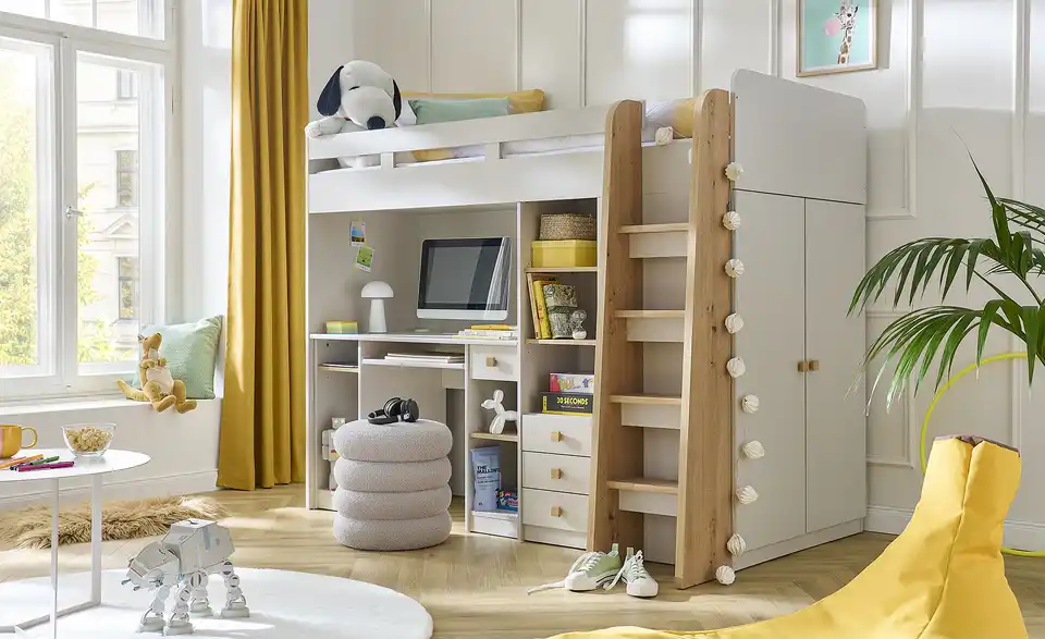 Hochbett mit Kleiderschrank und Schreibtisch, in Wohnsituation