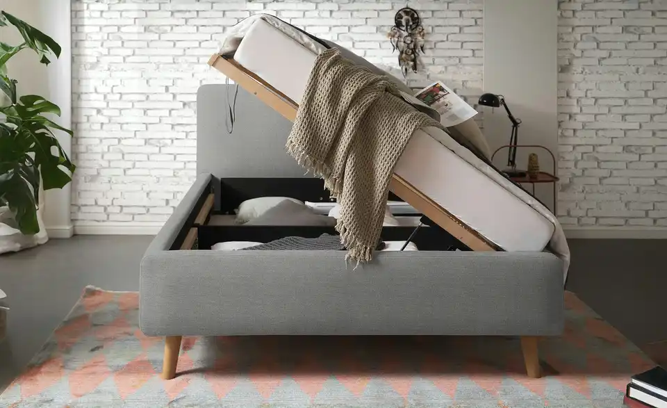 Polsterbett mit Bettkasten, in Wohnsituation