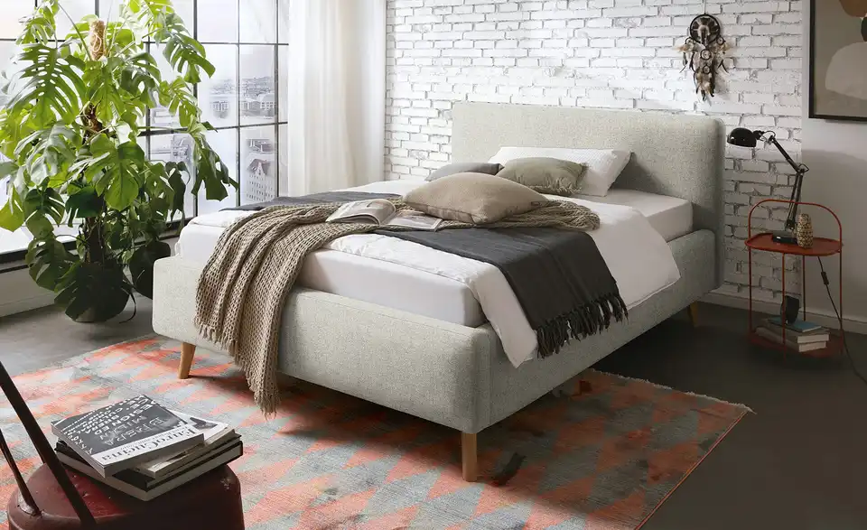 Polsterbett mit Bettkasten, in Wohnsituation