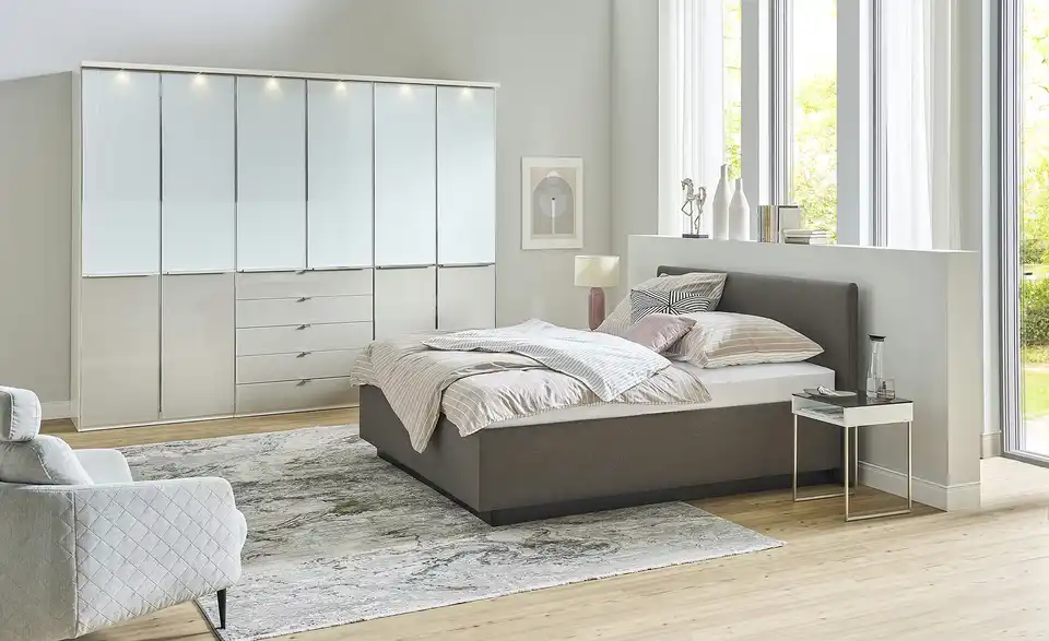 Drehtürenschrank, in Wohnsituation