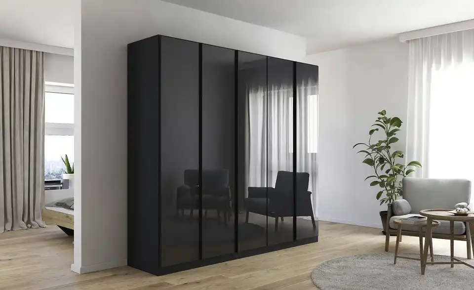 Drehtürenschrank, in Wohnsituation
