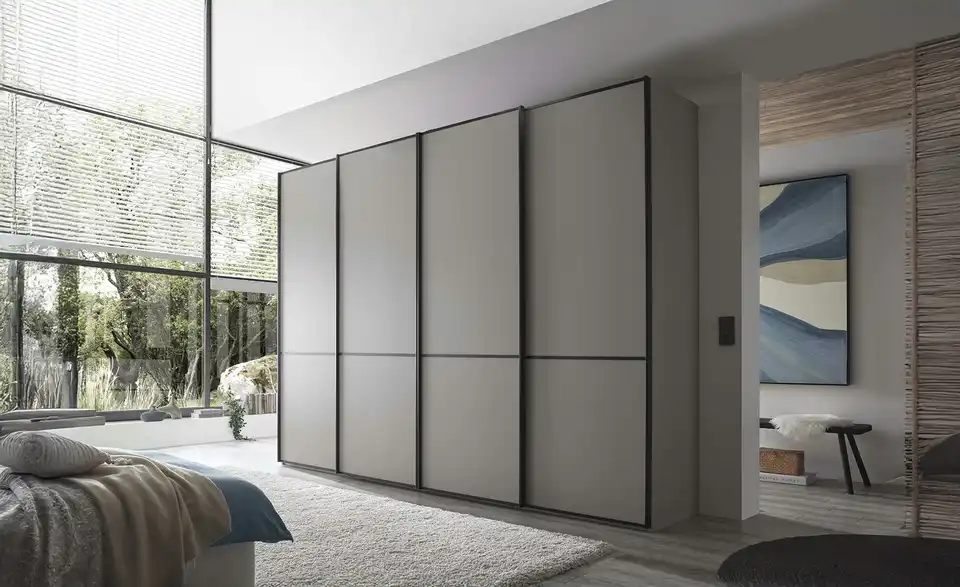 Schwebetürenschrank, in Wohnsituation