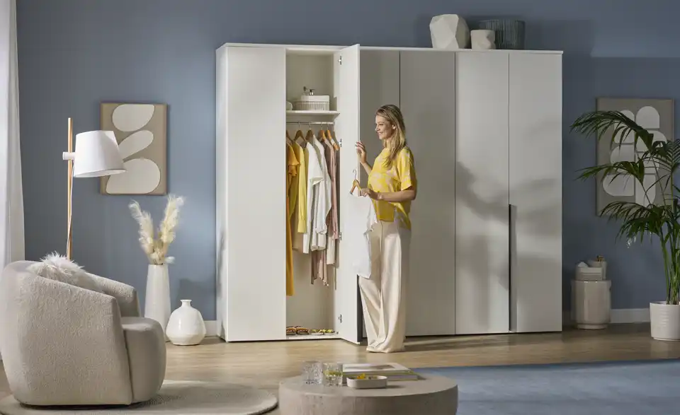 Kleiderschrank, in Wohnsituation
