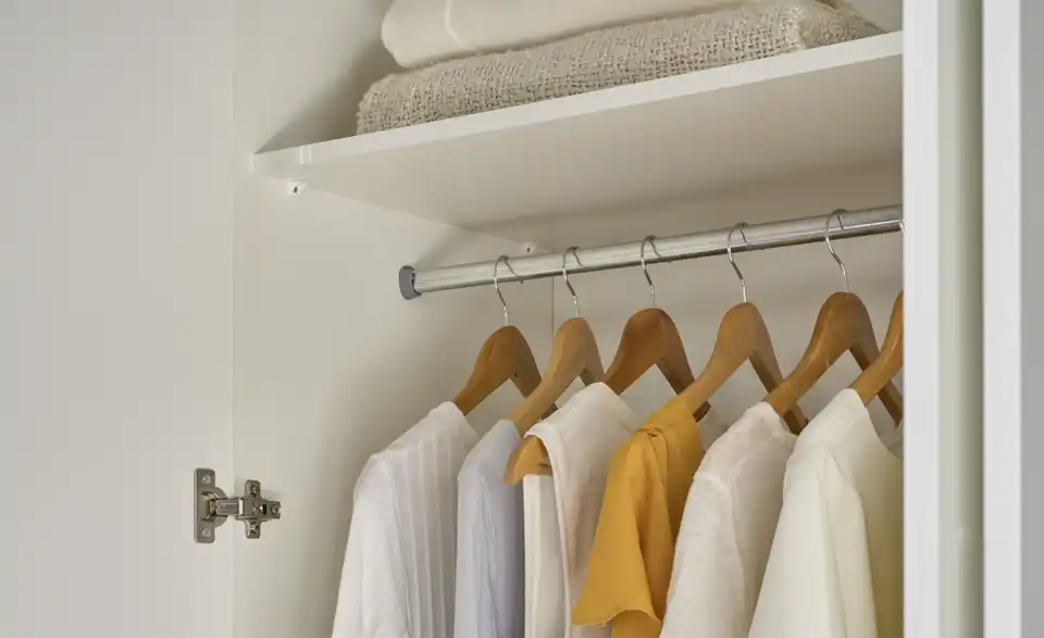 Kleiderschrank, Detailansicht