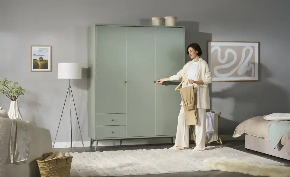 Kleiderschrank, in Wohnsituation