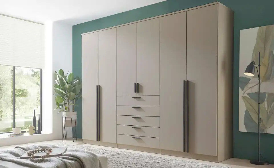 Drehtürenschrank, in Wohnsituation